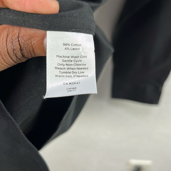 Talbots Women’s Black Wrinkle-Resistant Shirt Long Sleeve Button Down Sz 12 Chic - Picture 5 of 8